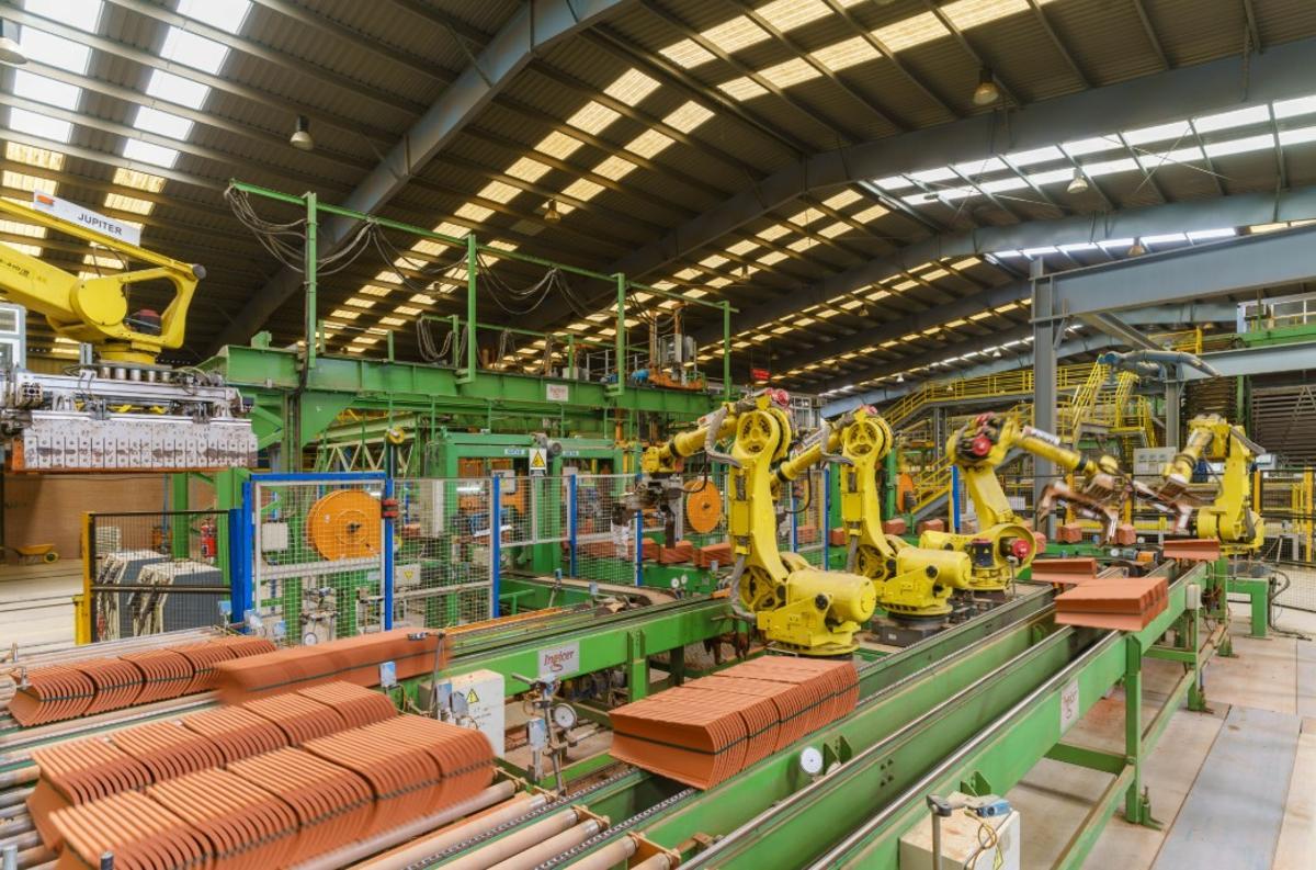 Producto de Tejas Verea en su fábrica de Mesía