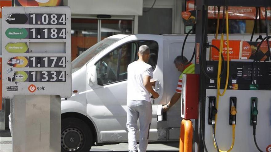 Los Presupuestos prevén subidas del impuesto de carburantes en Aragón y en otras ocho  regiones