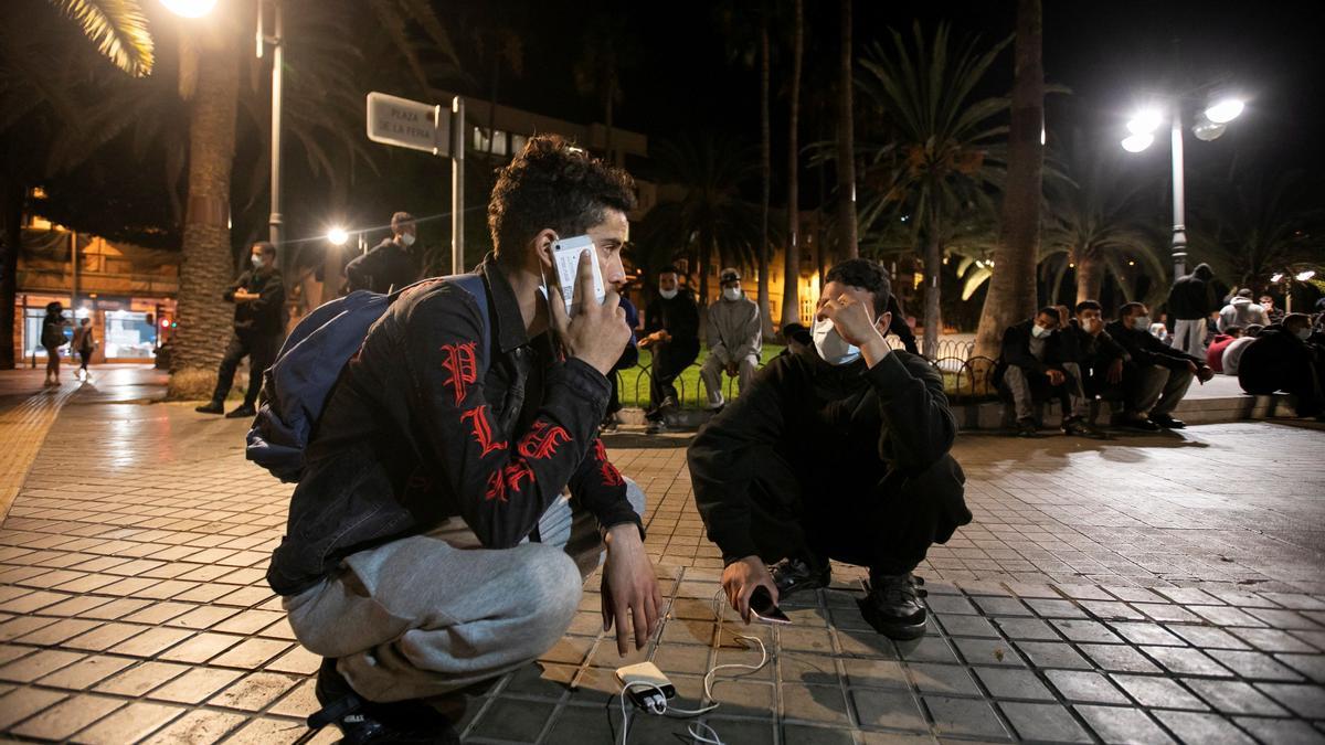 Doscientos inmigrantes se concentran en Las Palmas tras abandonar Arguineguín, sin saber adónde acudir