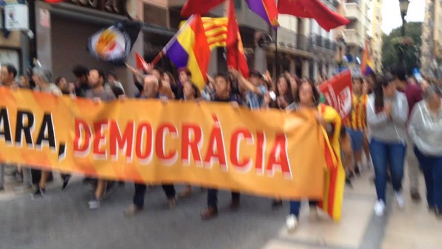 Unas 400 personas recorren Castellón en apoyo al derecho a decidir