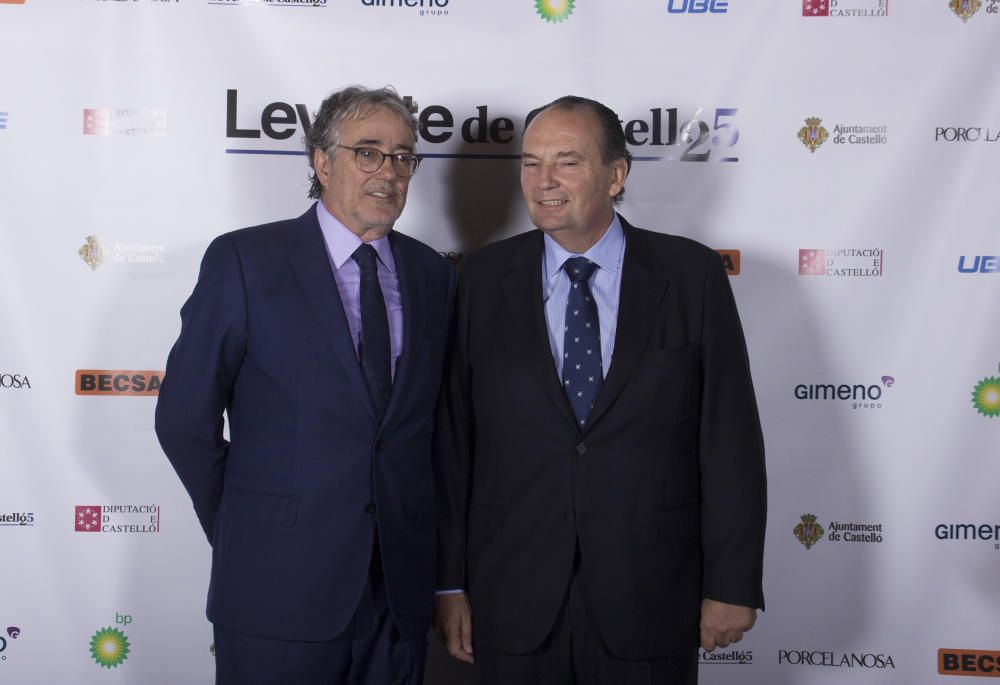 El director de contenidos del grupo EPI, Cruz Sierra, junto a José Vicente Morata, presidente del consejo de Cámaras de Comercio de la Comunidad Valenciana.