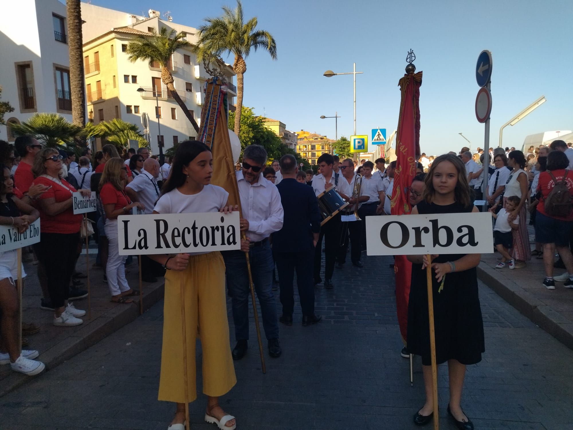 Xàbia, capital de la música: más de 800 músicos de toda la comarca llenan de vida las calles (imágenes)