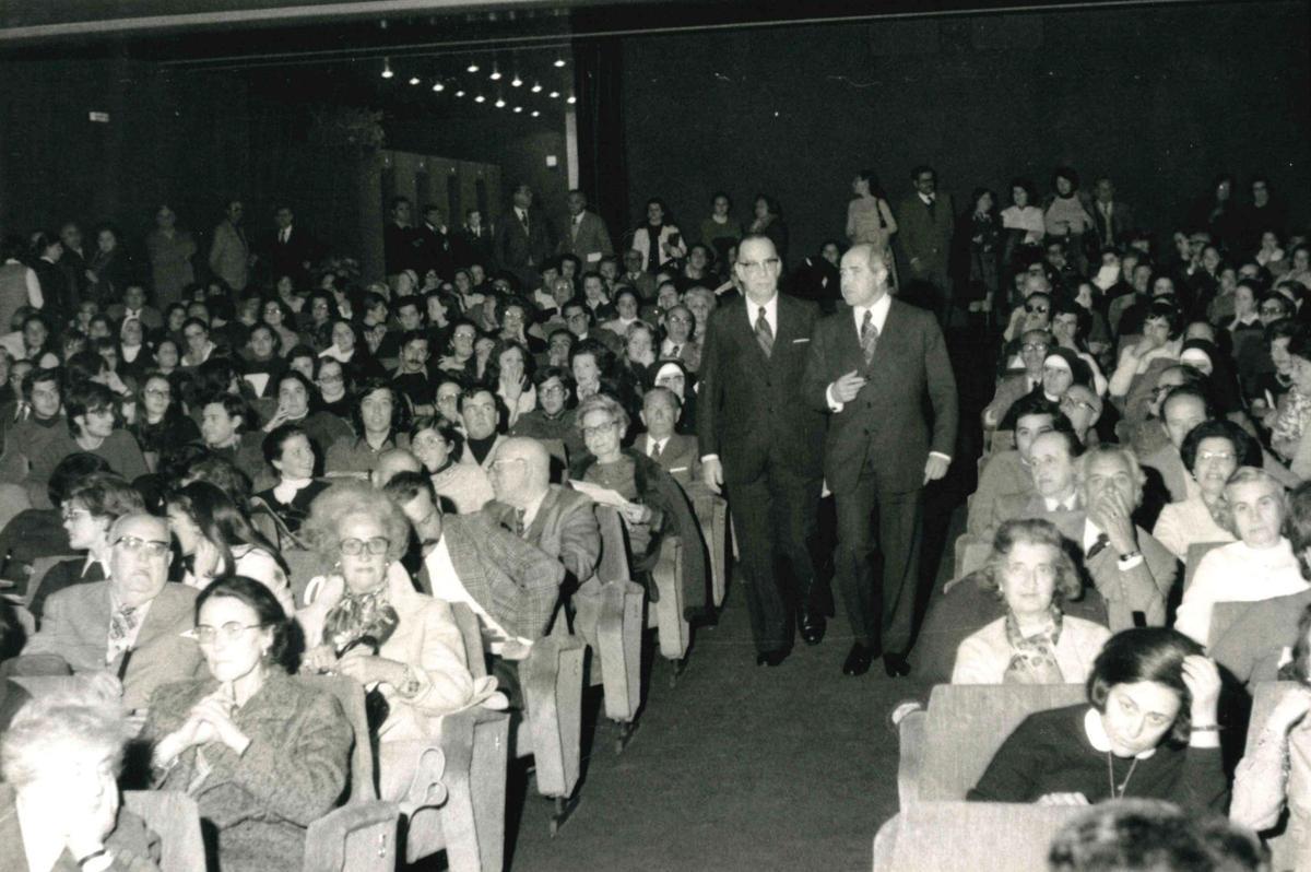 Camilo José Cela en el acto inauguración Aula de Alicante 1974.