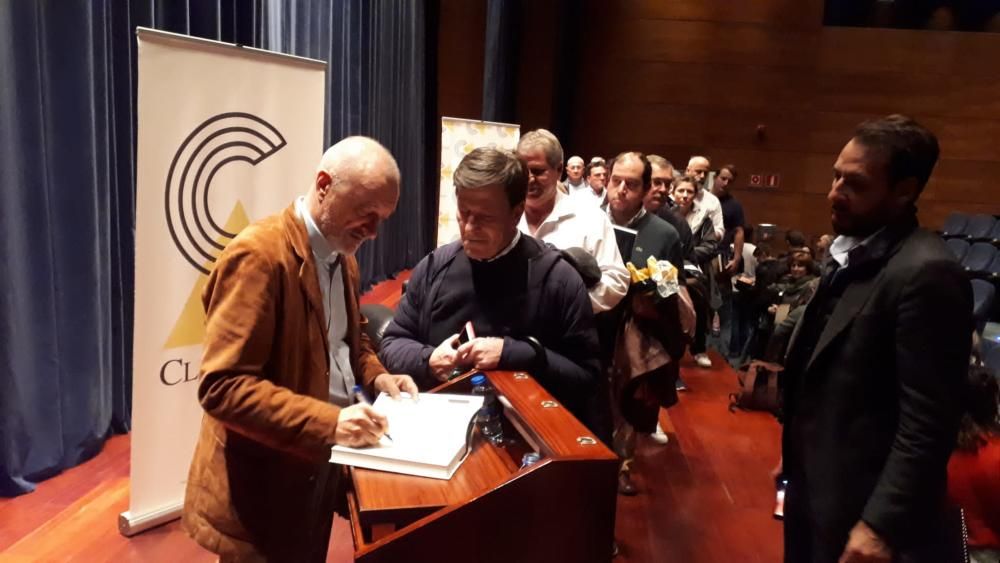 Arturo Pérez-Reverte presenta Sidi, su libro dedicado a El Cid, en Club FARO