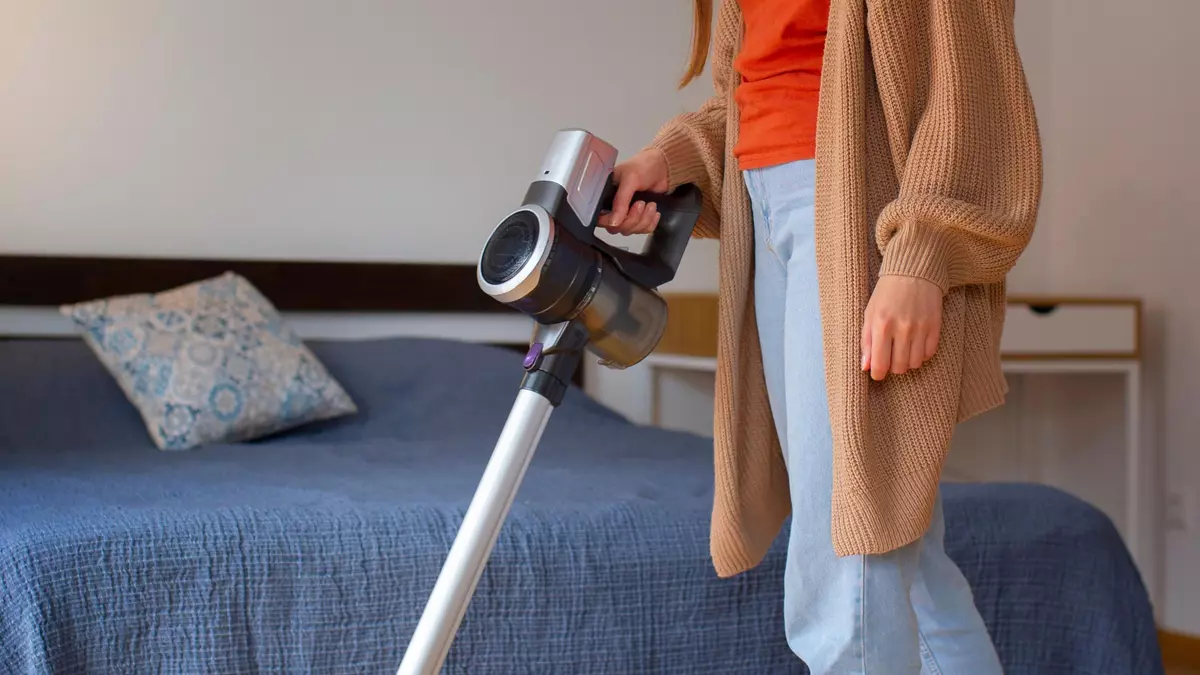 Amazon rebaja a su precio mínimo la aspiradora vertical de Rowenta más solicitada (y más chollos de hoy)