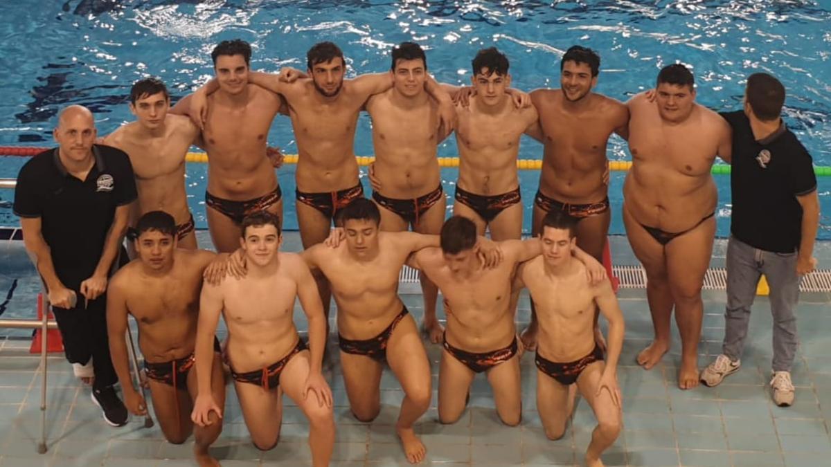 El Sénior masculino del CW. Turia Valencia de Liga Autonómica ha finiquitado su espectacular temporada con el título después de vencer a Petrer por 14 goles a 10 en la piscina de Nazaret.