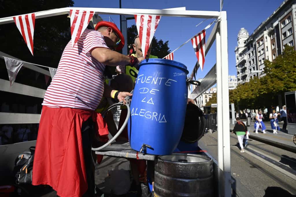 En imágenes | Primer día de las Fiestas del Pilar con las peñas y el pregón