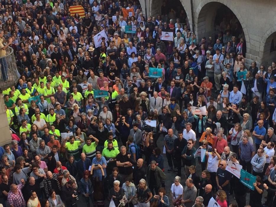 Concentració a l'Ajuntament de Girona contra l'empresonament de Sànchez i Cuixart