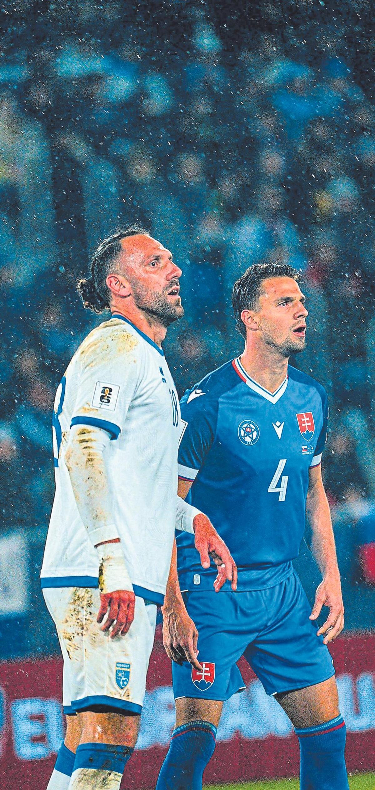 Muriqi y Valjent, durante el Eslovaquia-Kosovo del pasado jueves.