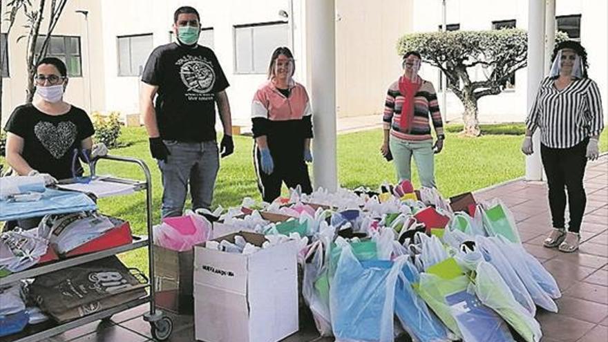 Reparten 380 lotes de mascarillas infantiles a alumnos de Peñíscola