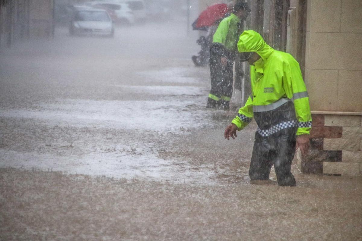 La gota fría deja Orihuela inundada y aislada