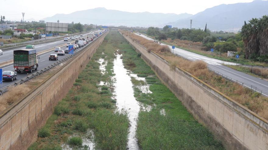 La lluvia sorprende a los murcianos