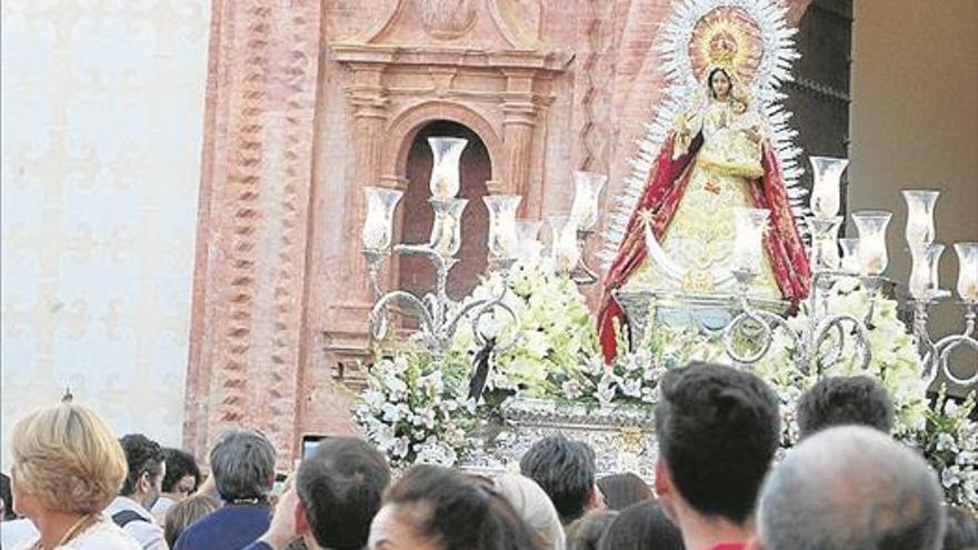 Investigan el robo de las coronas de la patrona y el niño Jesús