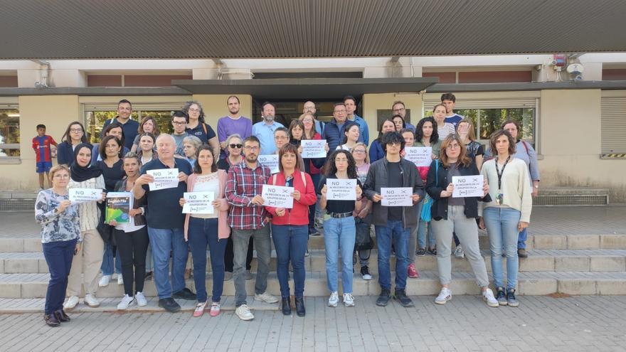 Elda y Villena rechazan la supresión de 700 plazas de la Escuela Oficial de Idiomas en la comarca