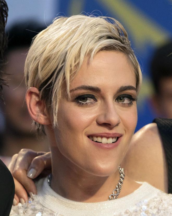 Kristen Stewart presume de corte de pelo pixie