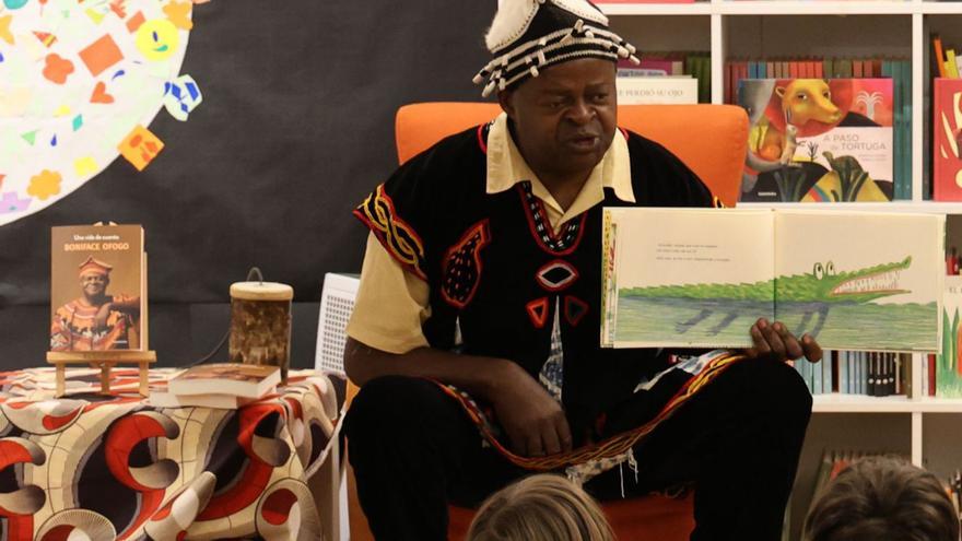 Boniface Ofogo, cuentacuentos: «La independencia africana fue una mentira, un engaño»