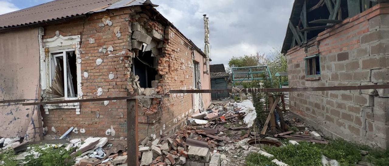 Una imagen de las casas destruidas por las tropas rusas en las poblaciones del sur de Járkov.