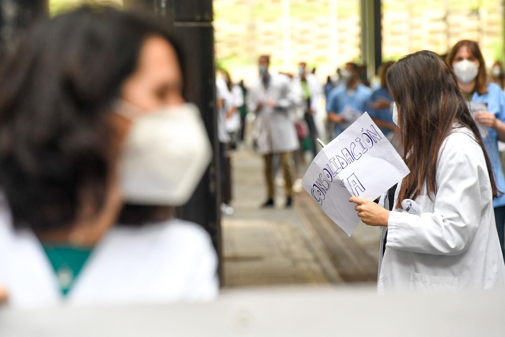 Huelga de médicos en el Doctor Negrín