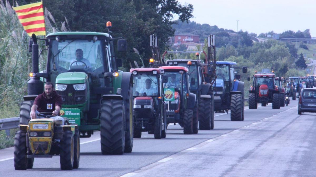 Tractorada de pagesos de l’Alt Empordà per protestar pel projecte de l’Aeròdrom, l’octubre passat. | ACN/ARXIU