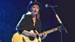 Suzanne Vega durante su actuación en el Festival de la Porta Ferrada // Ferran Sendra