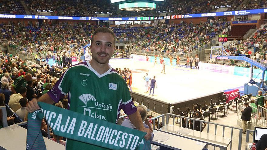 Eneko, ayer, en las gradas del Martín Carpena durante el Unicaja-Valencia Basket.