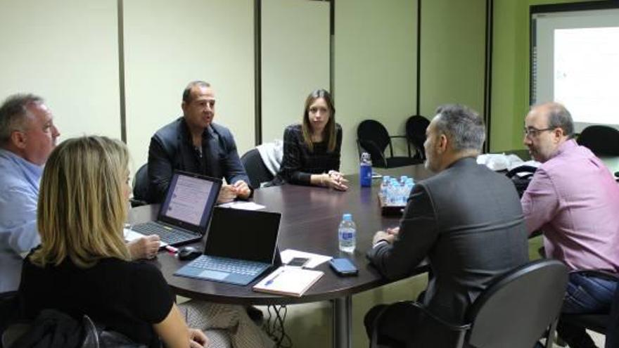 Jordi Juan en la reunión con el equipo de Modernización.