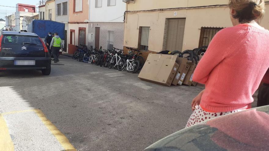 La Guardia Civil recupera en Tavernes gran número de bicis robadas en trasteros