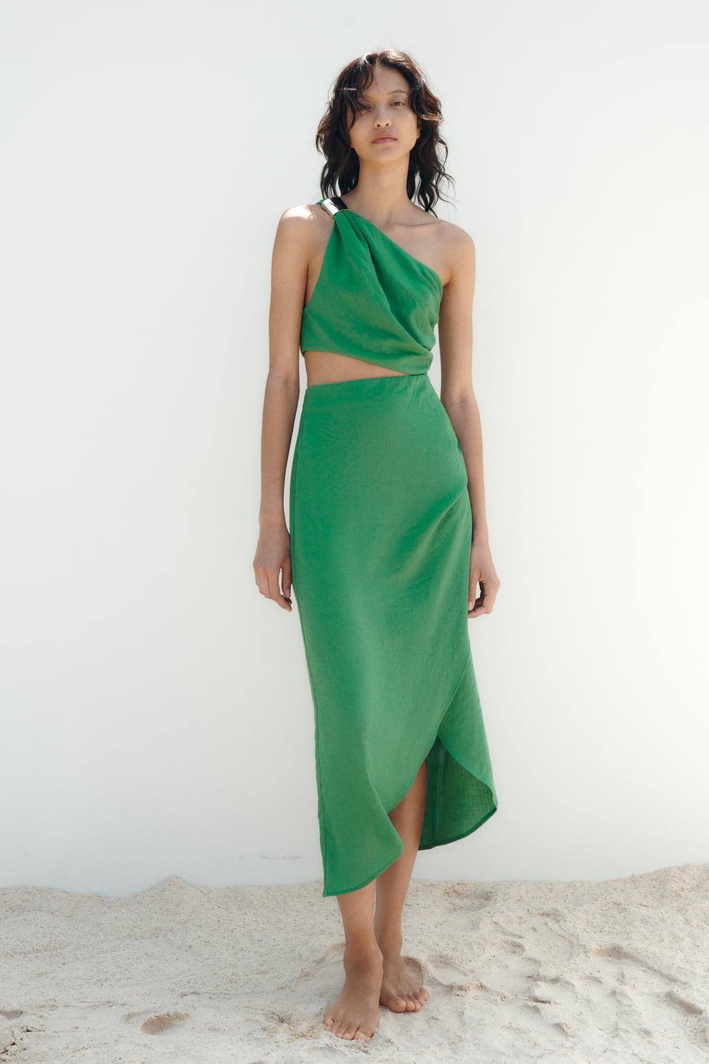 Vestido asimétrico 'cut out' de Zara