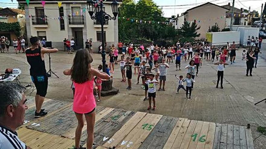 Plaza Mayor de Sejas, por donde cruza la carretera.