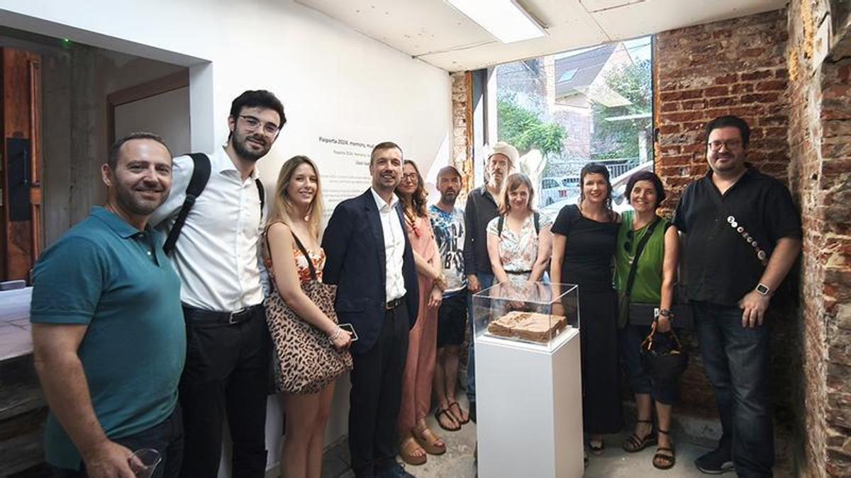 Lluci Juan lleva a Bruselas una obra con barro de la dana