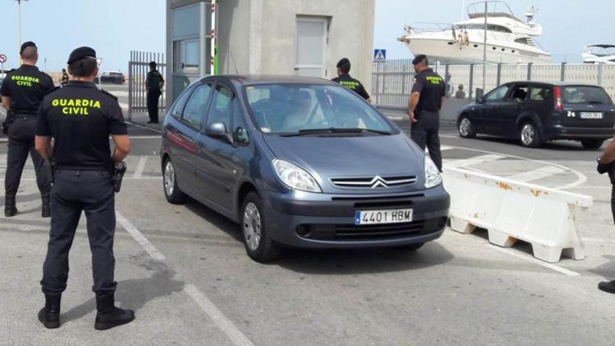 Una mujer de 32 años intenta embarcar un kilo de cocaína en Dénia