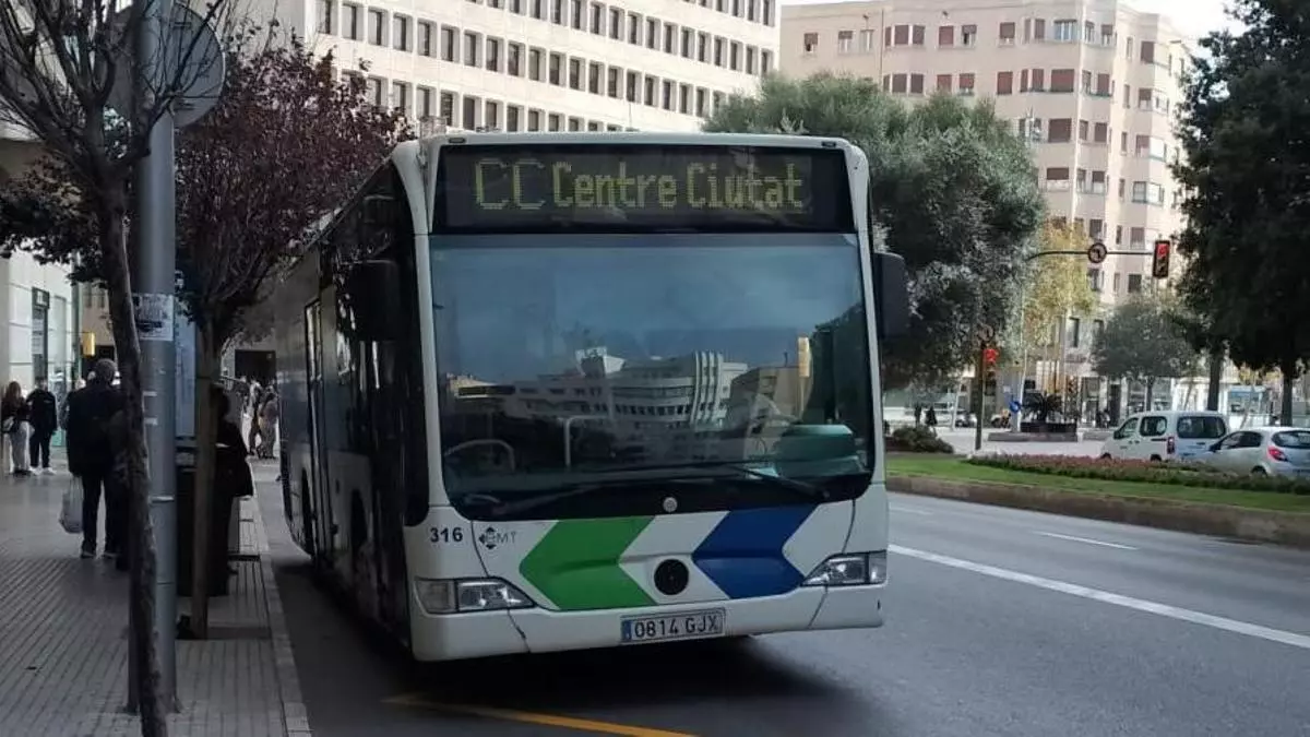 El PSOE de Palma denuncia un "drástico recorte" de frecuencias en las líneas de la EMT a hospitales y la UIB