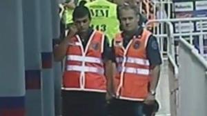 Agents de la policia esperaven el jugador a l’acabar el partit aquest diumenge.