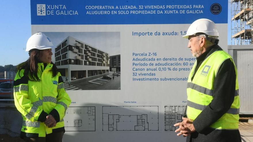 La conselleira de Vivenda presenta una promoción de la Xunta en Xuxán. | Carlos Pardellas