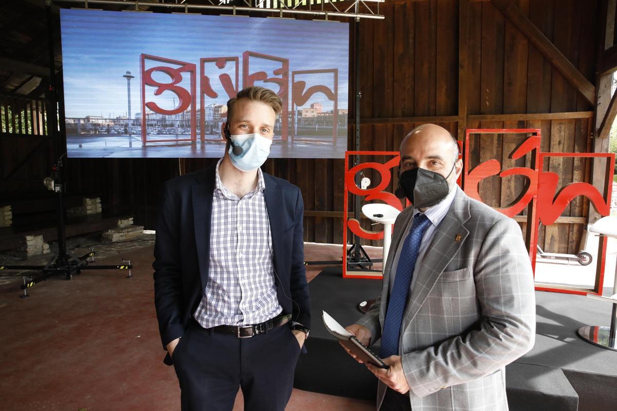 Daniel Martínez, a la izquierda, y Santos Tejón, ayer, en la presentación en el Pueblu d'Asturies