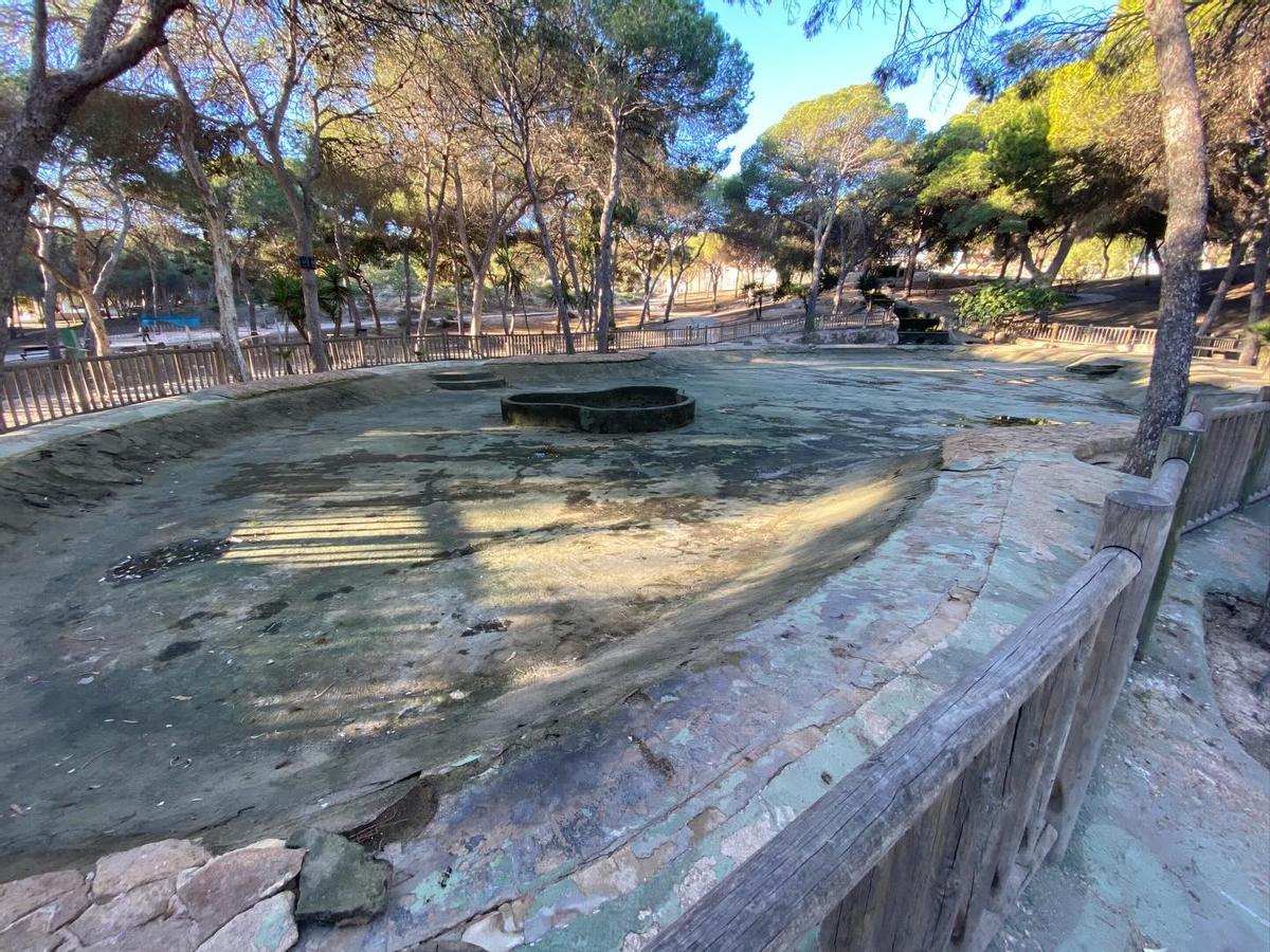 Lago vacío del parque Reina Sofía