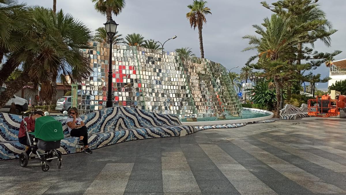 Las arquitecturas efímeras ya están en la calle en Torrevieja