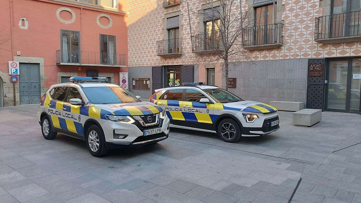 Dos vehicles de la Policia Local de la Jonquera