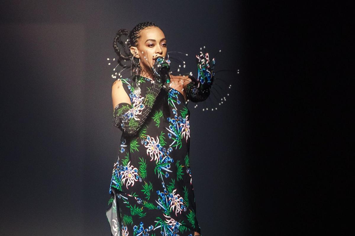 La cantante estadounidense Solange Knowles se presenta durante la presentación de la colección Primavera/Verano 2020 para hombre y mujer de Humberto Leon y Carol Lim para Kenzo durante la Semana de la Moda de París, en París, Francia, el 23 de junio de 2019.