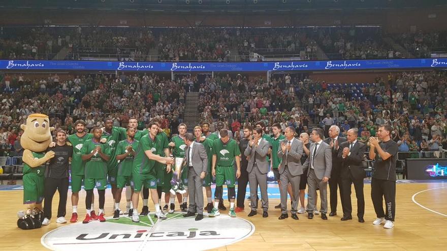 El Unicaja festeja la Eurocup en el Carpena con un gran triunfo ante el Andorra