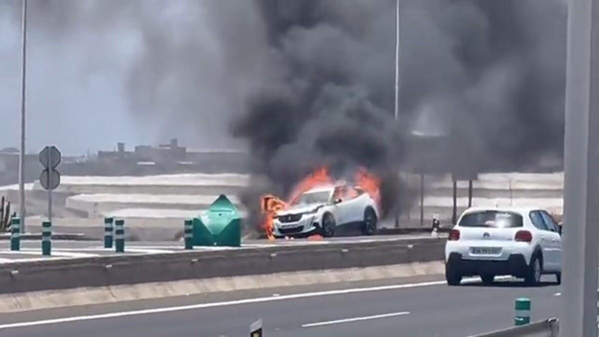 Incendio en un vehículo en la autopista del sur de Tenerife