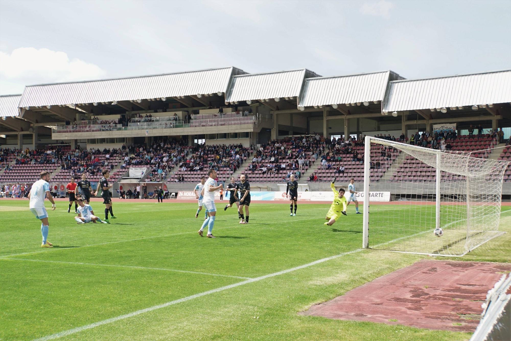 Las imágenes del partido: Compostela 1 - Laredo 0