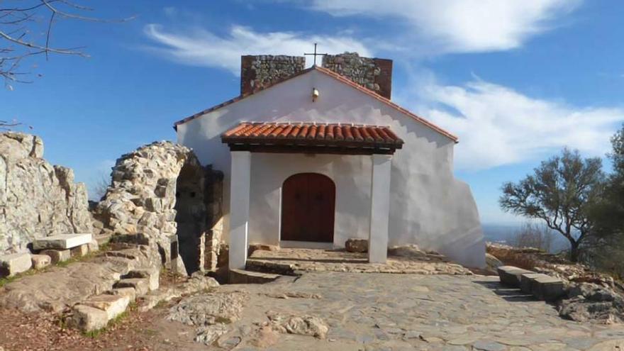 Torrejón el Rubio muestra su preocupación por la carcoma en la ermita de Monfragüe