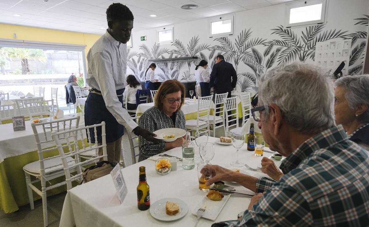 Estudiantes migrantes en la FP de Cocina y Restauración del CIFP en Santa María de Guía Estudiantes migrantes en la FP de Cocina y Restauración del CIFP en Santa María de Guía
