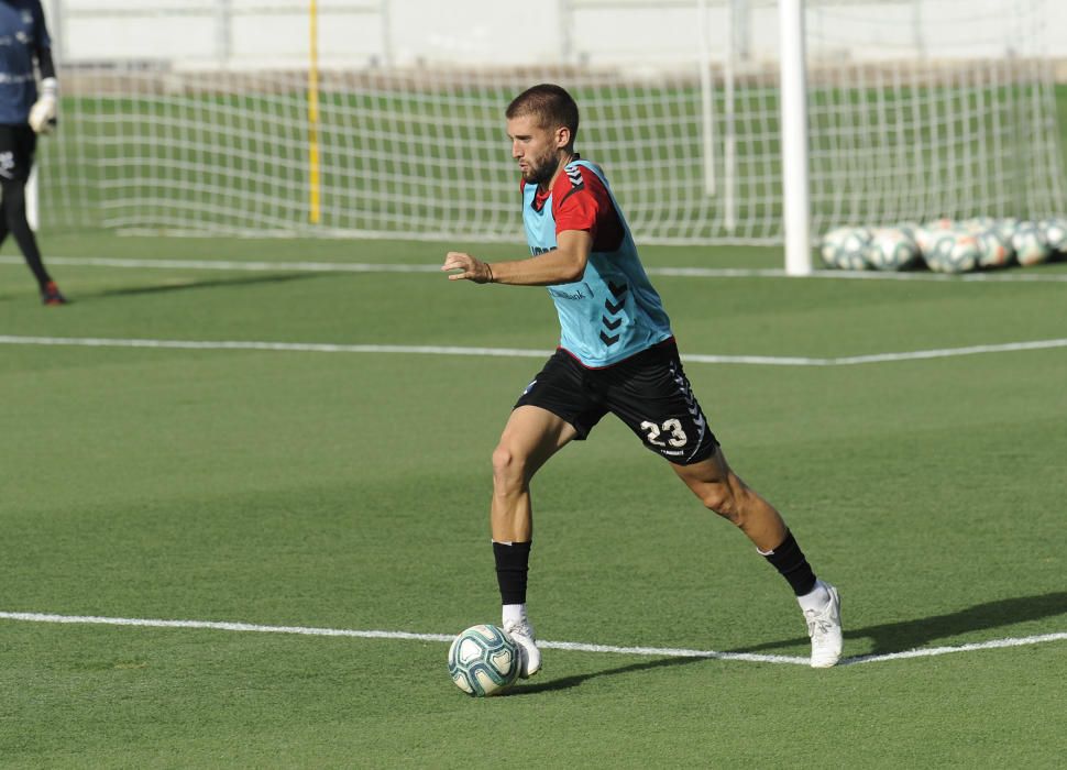 El CD Tenerife vuelve a entrenar en casa