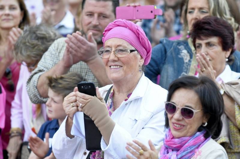 Fotogalería: La plaza del Pilar se tiñe de rosa contra el cáncer de mama