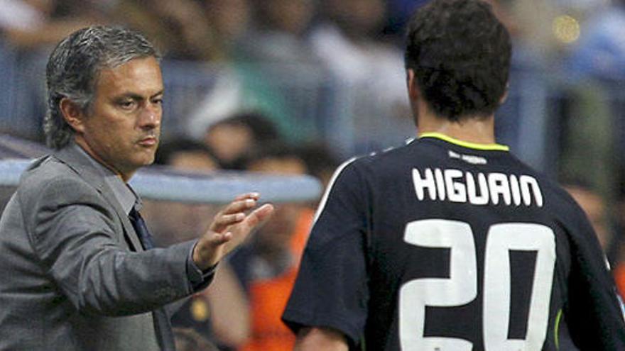 José Mourinho y Gonzalo Higuaín