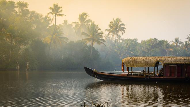 Barco de casa tradicional de Kerala, India