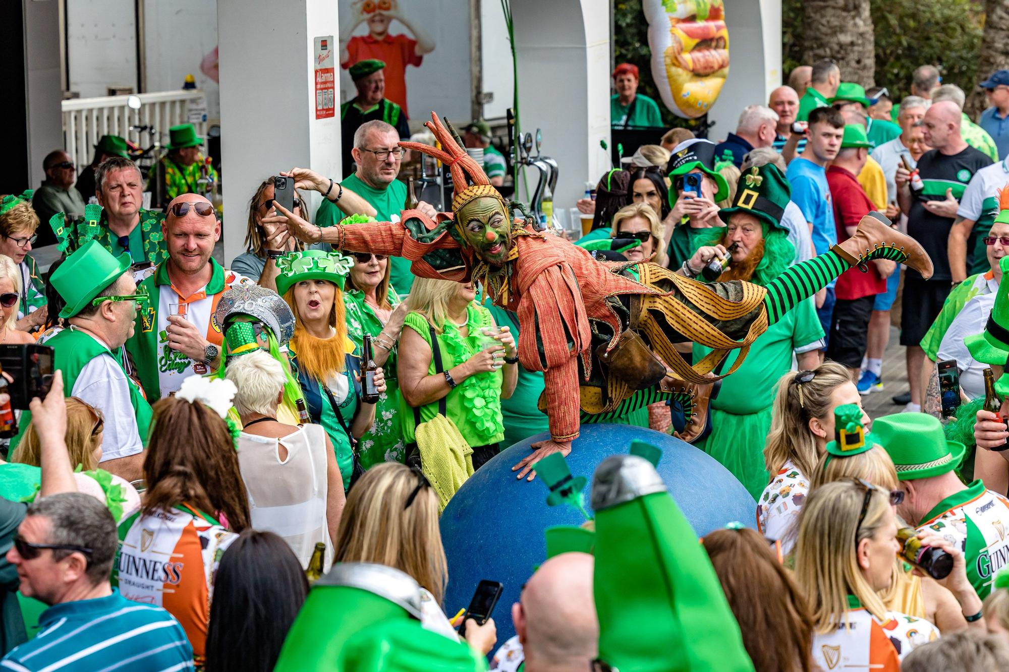 Saint Patrick llena de verde las calles de Benidorm