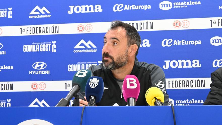 Juanma Barrero, entrenador del Atlético Baleares: «Bajar los brazos es el problema»